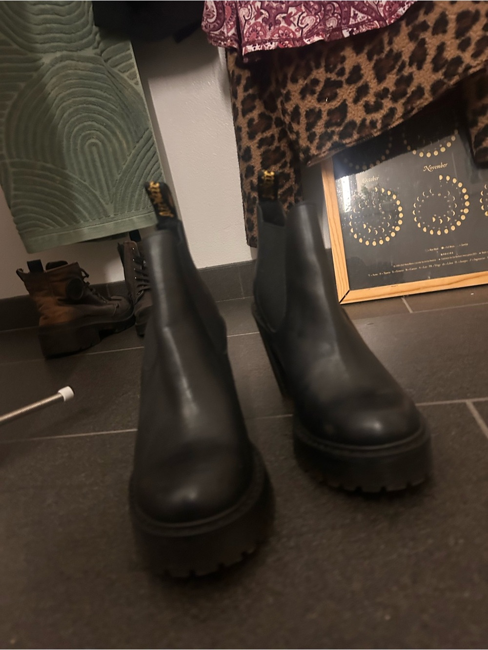 Doc Marten- Black Chunky Heel Chelsea Boot - NEVER WORN - Picture 4 of 5
